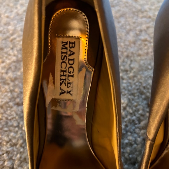 Badgley Mischka Mocha Brown Satin Pumps With Bow and Crystal Toe Size 6.5 - Picture 8 of 10